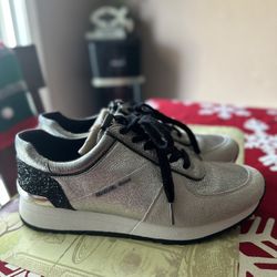 MICHAEL KORS NICE WOMEN SHOES SIZE 10 M LIKE NEW CONDITION