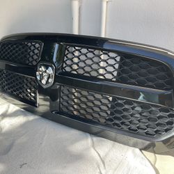 2016 RAM 1500 OEM Grill