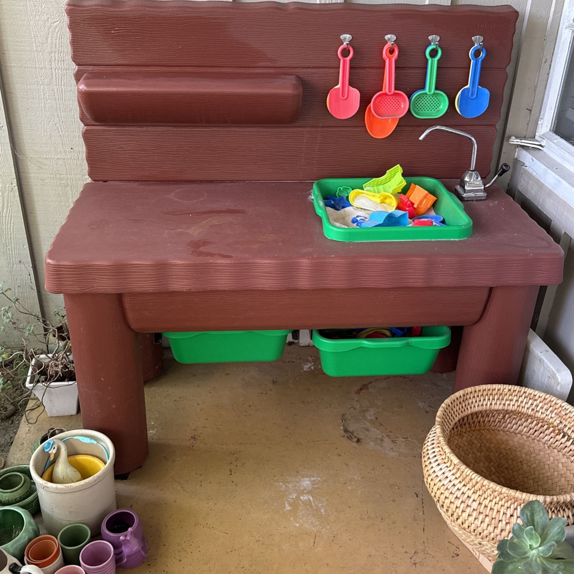 PUMP & PLAY MUD KITCHEN / LAKESHORE