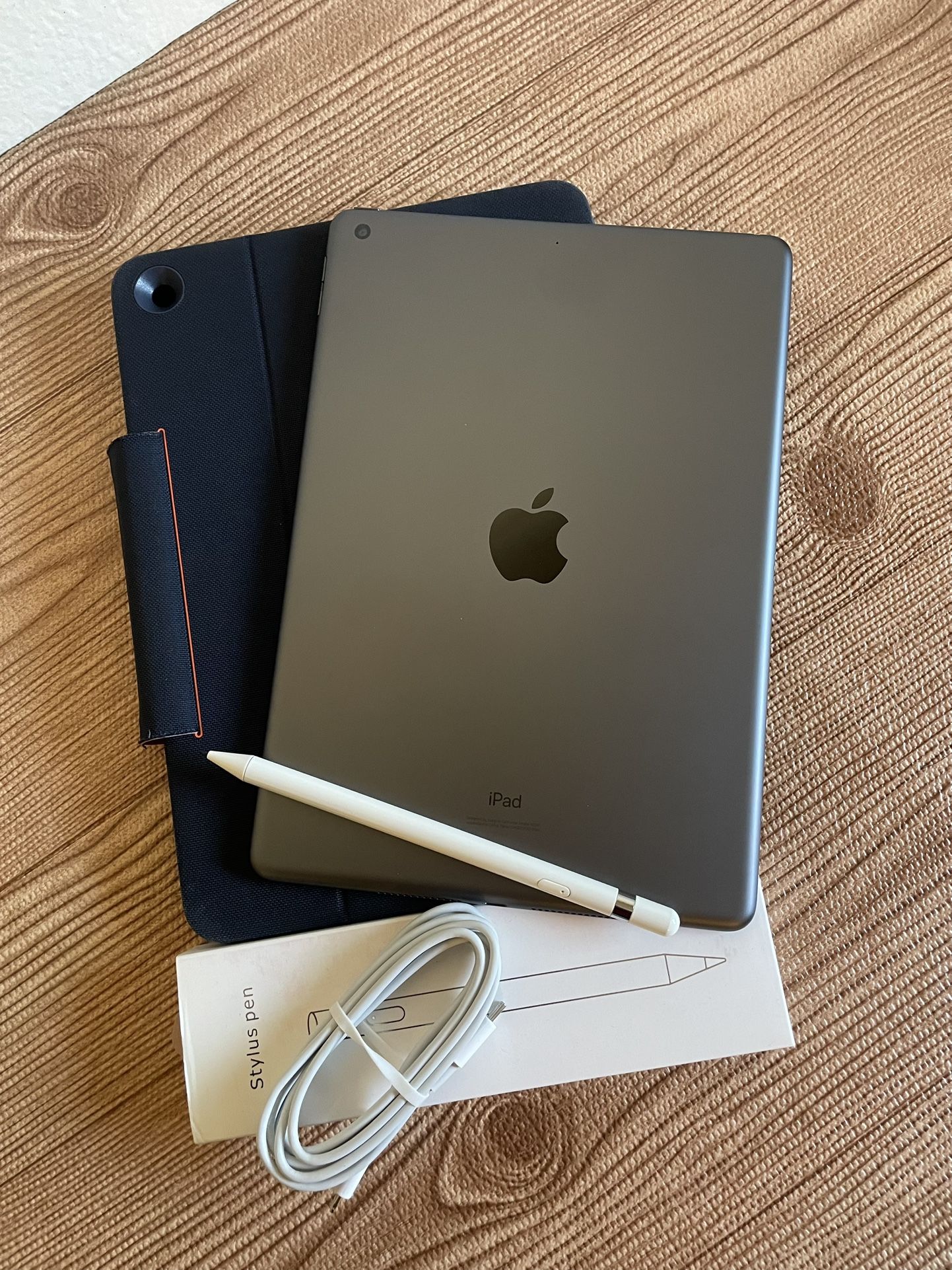 Apple iPad 7th Generation 128GB With Logitech Keyboard and Pencil