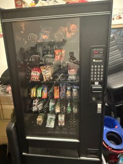 Snack vending machine