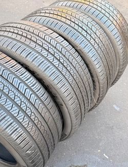 285/45/22 PirelliSelling a set of 4 tires in excellent condition 🫡