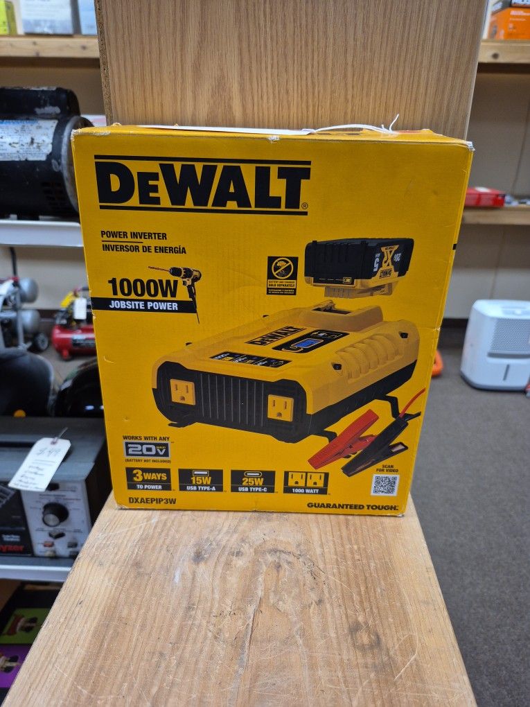NEW Dewalt 20V Max 1000W Power Inverter DXAEPIP3W Just Tool