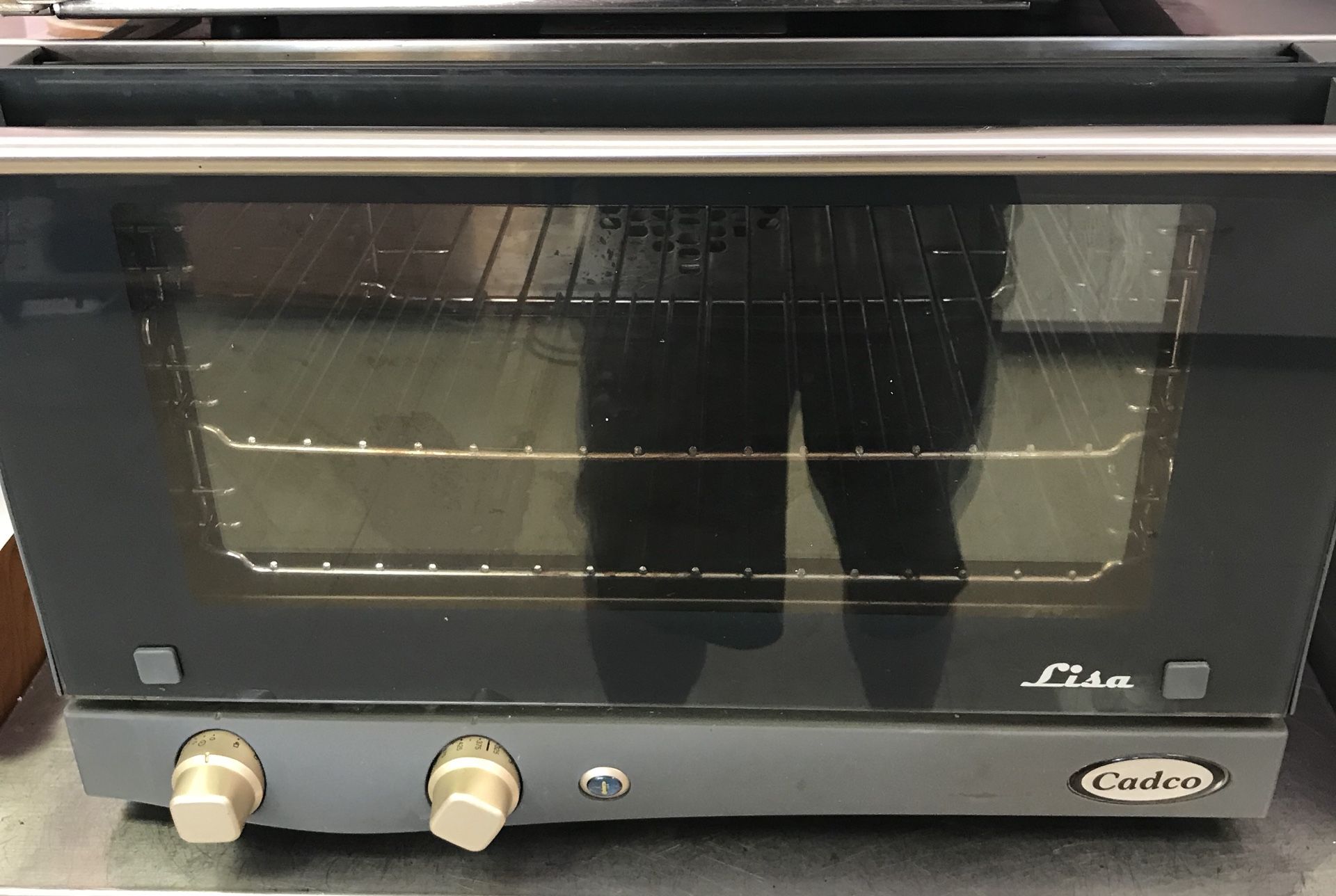 Cadco.. lisa countertop convention oven hardly used for Sale in Fort