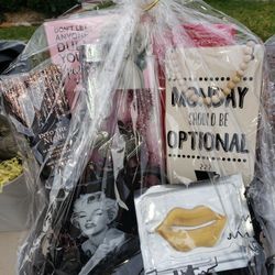 Mother's Day 💓💓 Marlyn Monroe gift basket