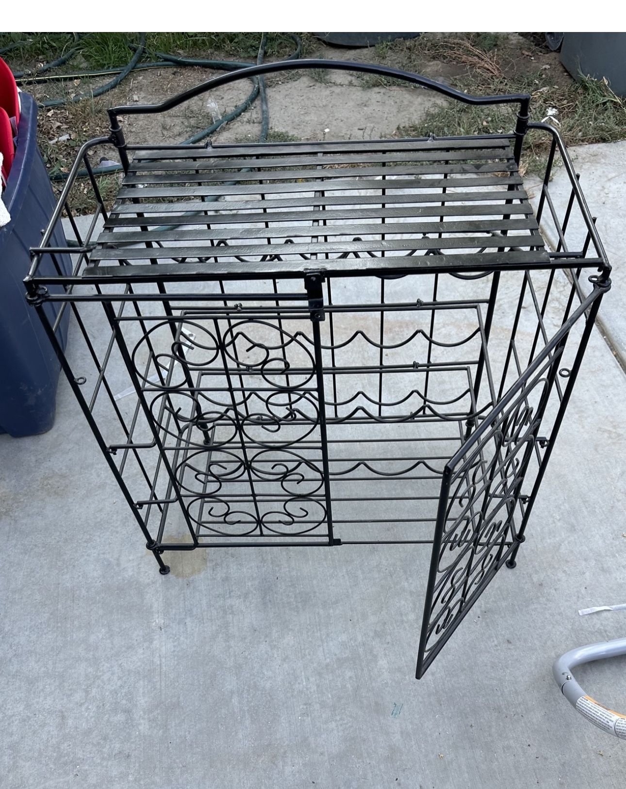 Heavy duty wine rack good shape has attachment to put lock