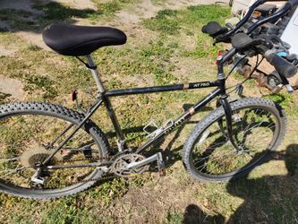 Giant AT 750 XL Mountain Bike "In Good Working Condition "
