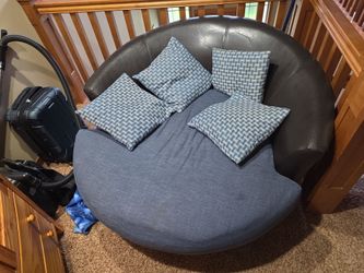 Oversized swivel chair