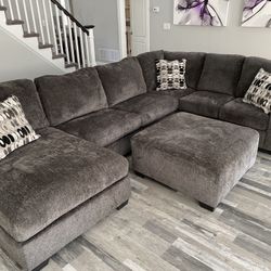 New RAF &LAF Sectional /couch /Living room set