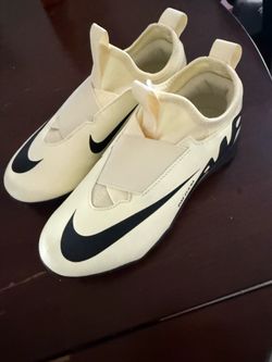 NEW Nike shoes  size 4.5