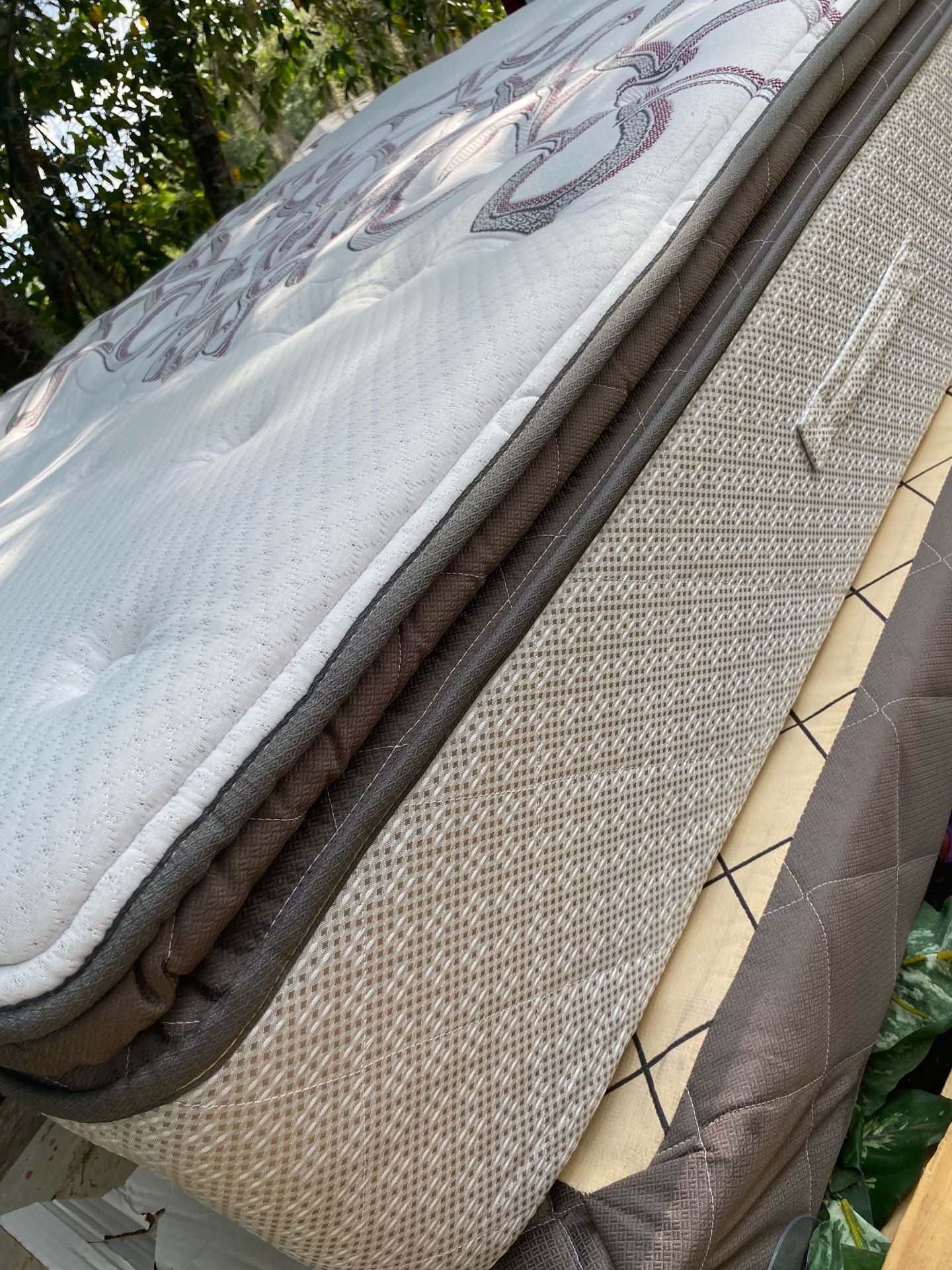 Cushion Firm Euro Pillowtop, made for Mattress One & boxspring $180 Located MountDora Fla 32757