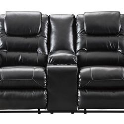 Vacherie Black Reclining Loveseat

