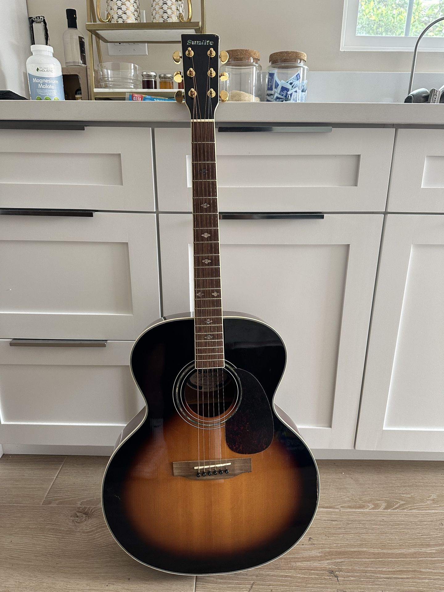 Sunlite GJW-2510 20th anniversary acoustic guitar