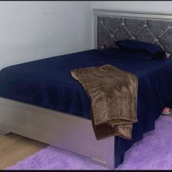 Queen Bed Set