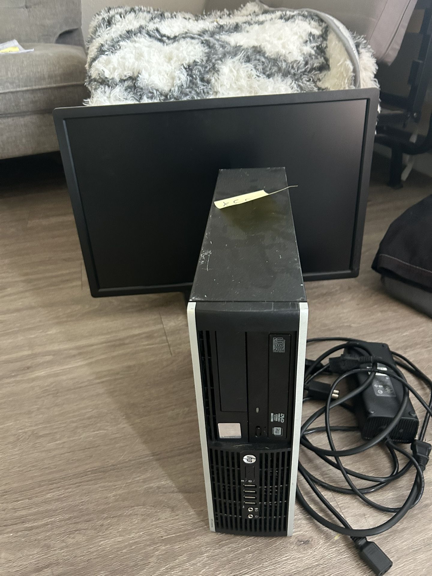 DESKTOP COMPUTER (WORKS PERFECT, ONLY USED TWICE!)