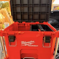 Milwaukee PACKOUT 22 in. Rolling Modular Tool Box Good C