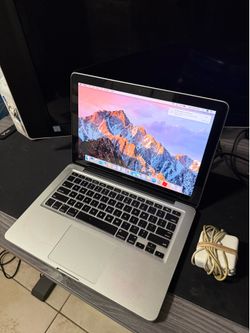 Apple MacBook Pro laptop 2011