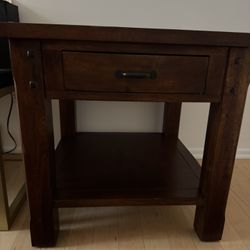 End Table/ Night Stand In A Great Condion 