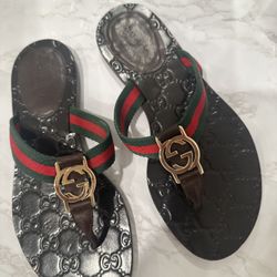Pre owned authentic Gucci sandals
