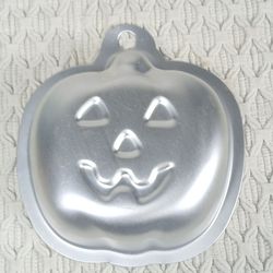 Wilton Halloween Single Jack-O-Lantern Pumpkin Mini Cake Cookie Baking Pan Decor