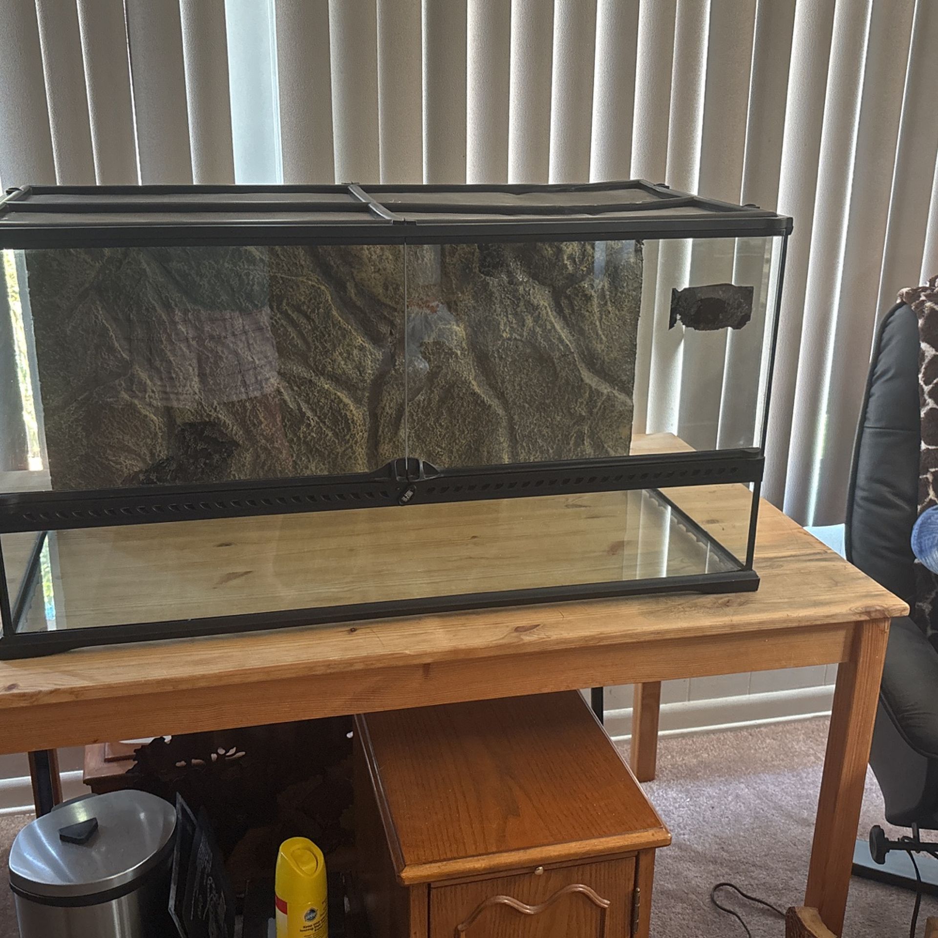 . Reptile Glass keeper + Some Accessories 