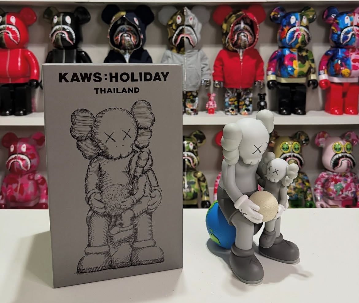 KAWS HOLIDAY Thailand 100% authentic