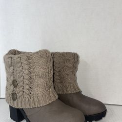 Mukwks Boots Women's Size 8