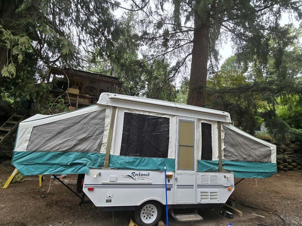 2005 Rockwood Freedom Pop Up With Shower And Toilet
