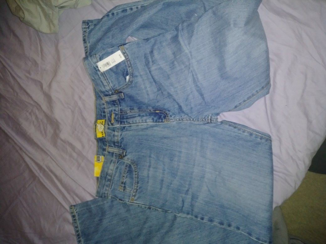 New with tags. Boys 16 husky jeans. 12.00$