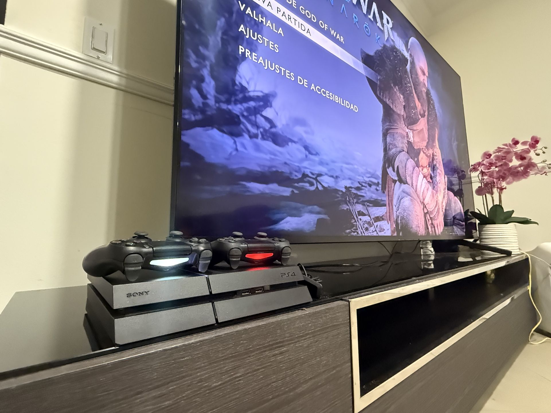 PS4 PLAYSTATION 4 bundle + games included installed one controller  plus all cables Premium play ps4