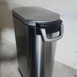 Simplehuman Pet food storage