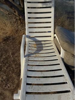 Chaise lounge chair / recliner