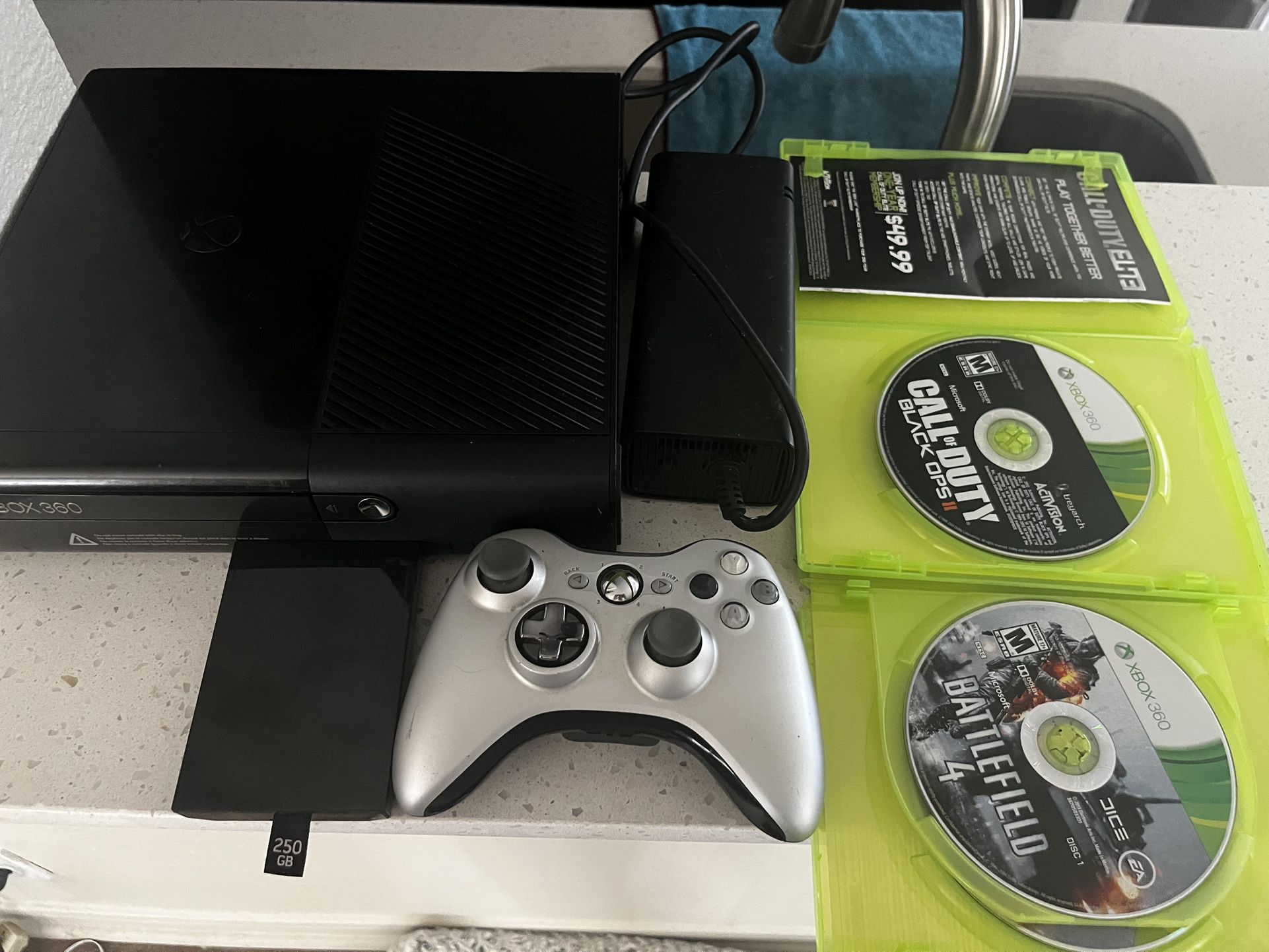 Xbox 360 E 250 GB With Games