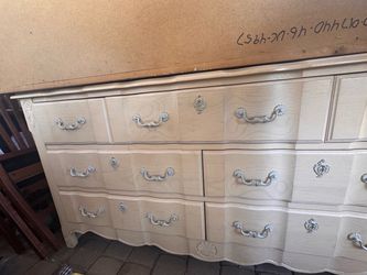 Dresser set