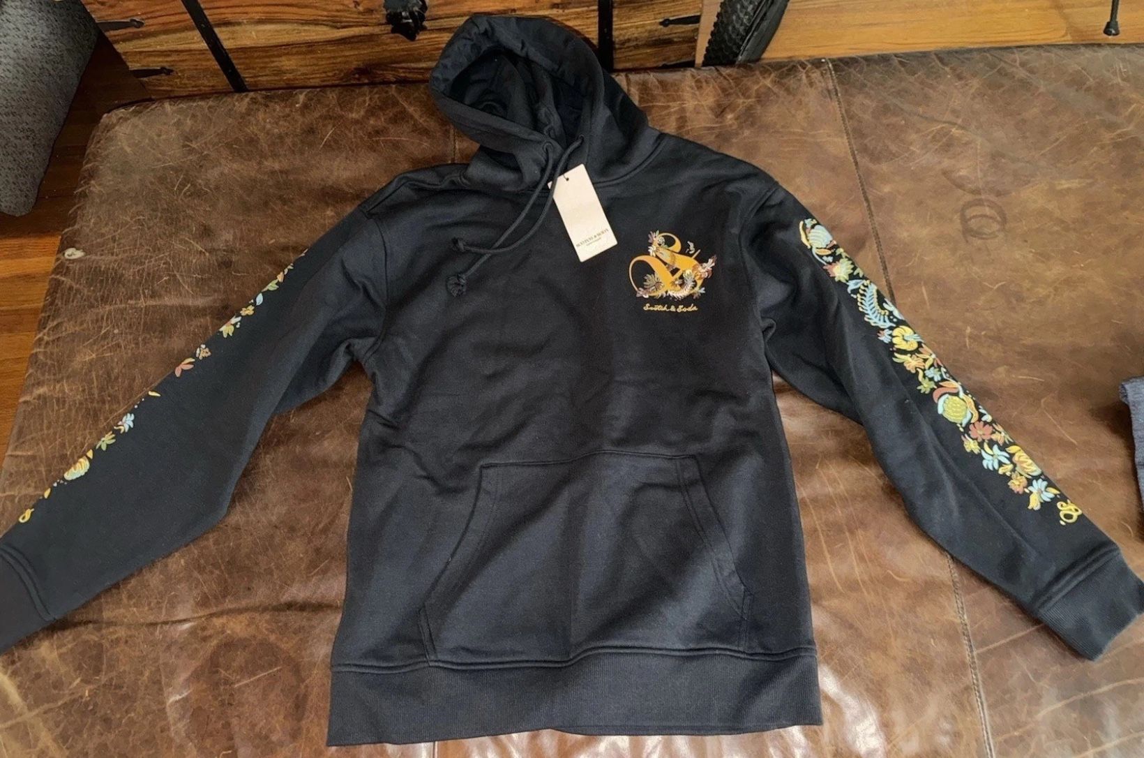 Scotch & Soda Embroidered Floral Sleeve Hoodie Black size Medium brand new w/tag