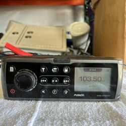 FUSION MS-IP600 MARINE IPOD SAT/AM/FM/VHF TUNER RADIO FAIR