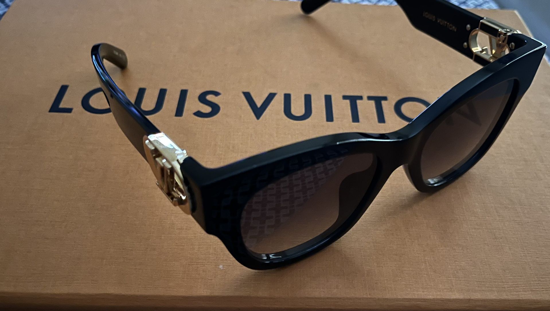 Louis Vuitton LV Link Cat Eye Sunglasses