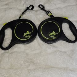 2 Flexi retractable dog leashes