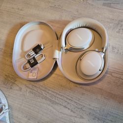Bose Headphones W/charging and Data Cables