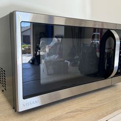 Vissani Microwave - Clean, Sanitized, Like New 