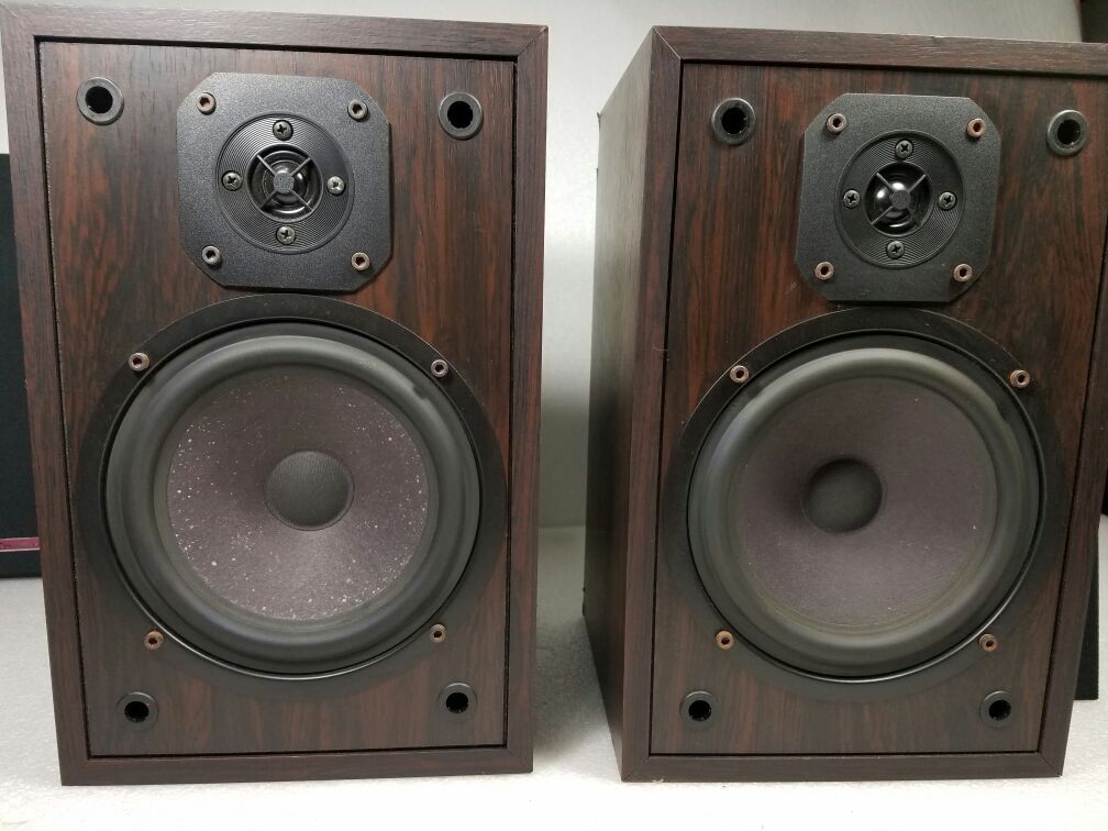 Cerwin-Vega L7 book Shelf speakers sound great