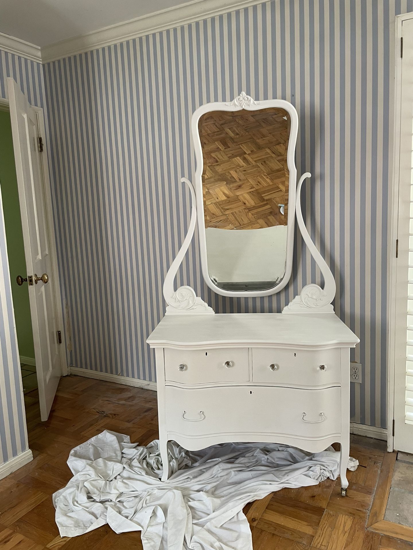 Antique Serpentine Dresser And Mirror