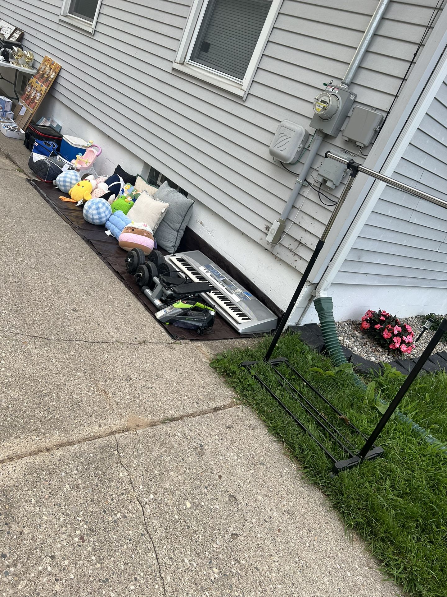 LAST DAY! Multi Family Garage Sale