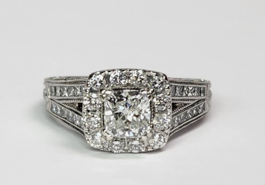 Neil Lane Engagement Ring . 1 Carat Natural Diamond Center Stone