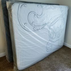 NEW QUEEN MATTRESS. Bed frame is not available. Take it home the same day 👍