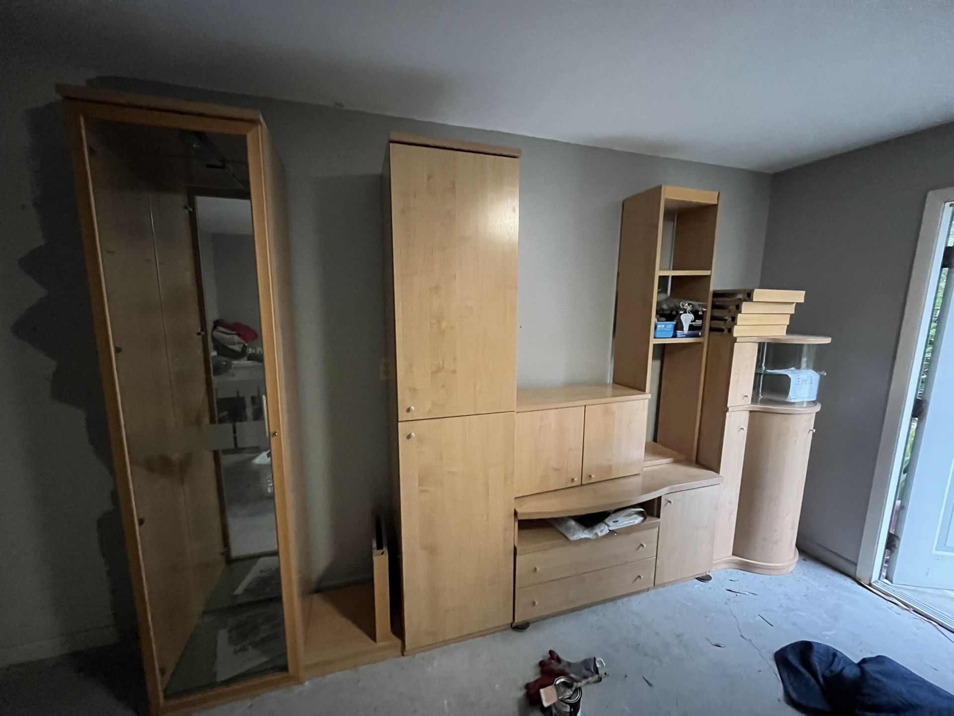 DESIGNER WALL UNIT/ENTERTAINMENT CENTER 