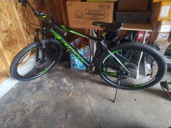 Selling Schwinn 29 in  big tire bike needs a little TLC