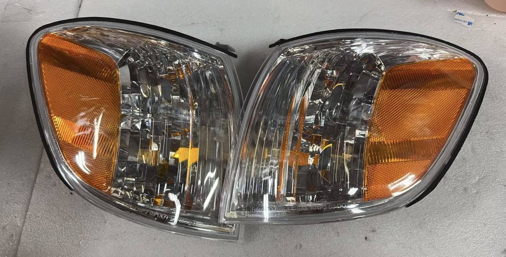 😀 Dorman 1631374 Front Passenger Side and driver side Turn Signal Light Assembly Compatible with Select Toyota Models