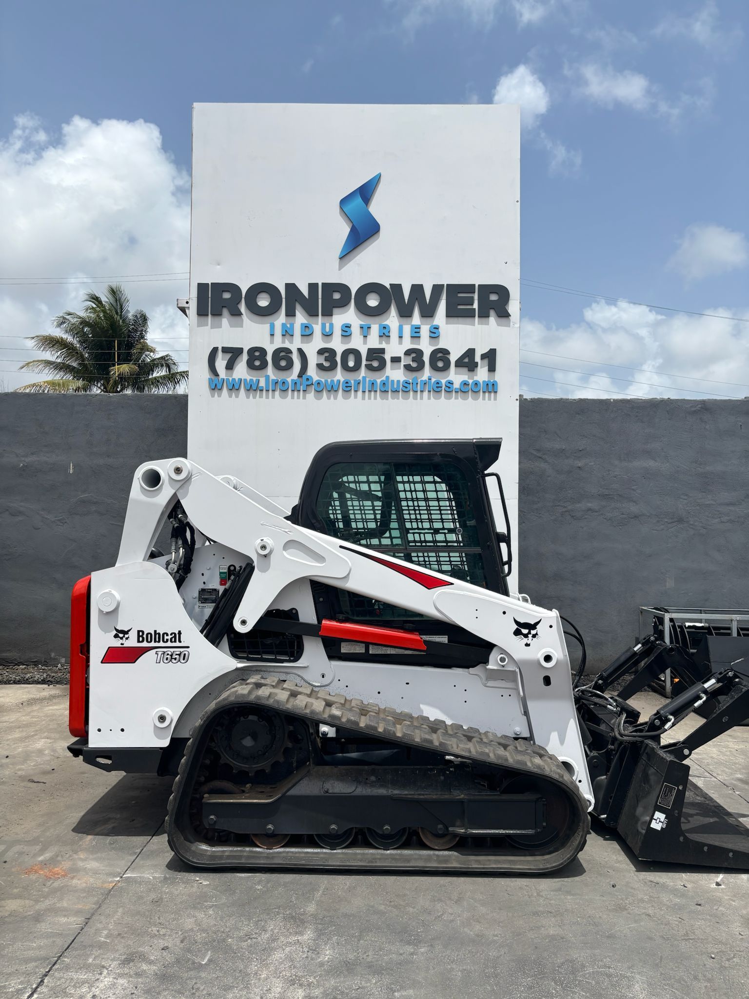 2018 Bobcat T650 Skid Steer Loader- Deluxe Panel- Enclosed Cab A/C & heater