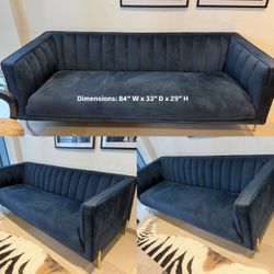   Selling this blue couch 💙 For more info, DM me